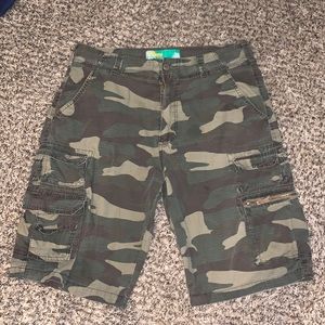 Men’s size 34 cargo shorts